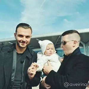  Theo and Adam with fãs