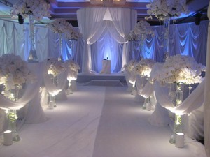  White (and blue) wedding aisle