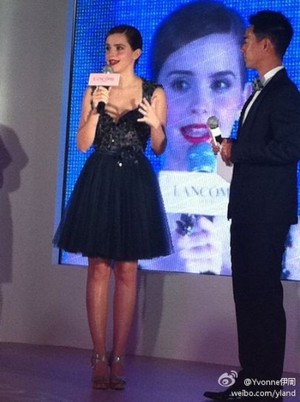  Emma at Lancome VIP cena in Hong Kong (2011. 12. 07)