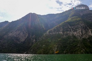  Komani Lake, Albanie