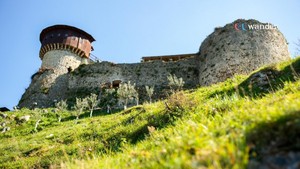  Petrelë istana, castle (Albanian: Kalaja e Petrelës)