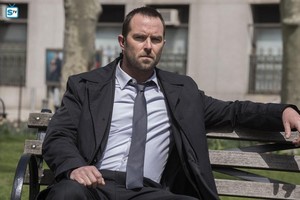  Blindspot- Episode 1.22- If upendo a Rebel, Death will Render - Promotional picha