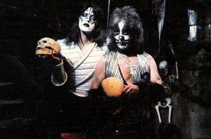  চুম্বন Meets the Phantom of the Park 1978