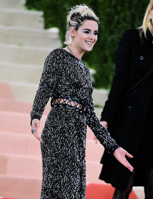  Kristen Stewart attends the “Manus x Machina: Fashion In An Age Of Technology” Costume Institute
