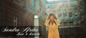  Sandra Afrika in ‘Loša u krevetu’ musique video