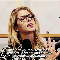  Stephen Amell and Emily Bett Rickards + kissing eachother.