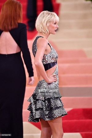  Taylor schnell, swift at MET Gala 2016