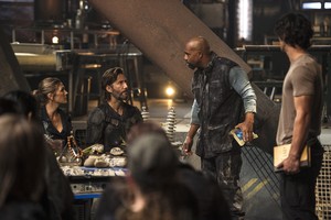  The 100 “Watch The Thrones” (3x04) promotional picture