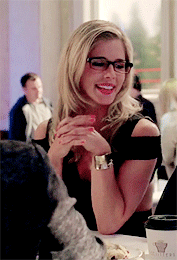  felicity’s outfit(s) per episode: (THE FLASH) 1x04 Going Rogue