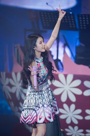  151121 IU 'CHAT-SHIRE' концерт in Seoul Olympic Hall