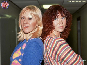  Agnetha and Frida Switched 1600x1200