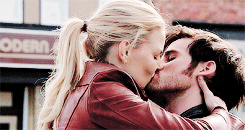  Emma and Hook kiss-Season 5