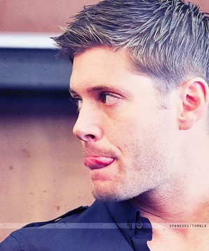  Jensen Ackles (tongue!)