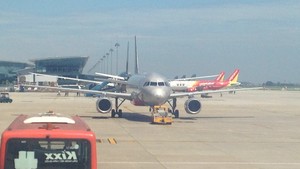  Jetstar Pacific A320 and VietJet Air minions livery A320 at NIA