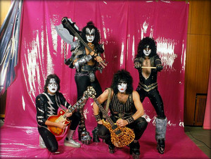  吻乐队（Kiss） ~Munich, West Germany…November 30, 1982 (Creatures of the Night promo tour)