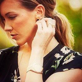  Katie Cassidy perfil Background Image