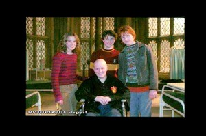  New pic of Harry and Hermione on set of Harry Potter