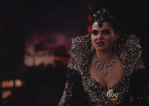  Regina and the Queen
