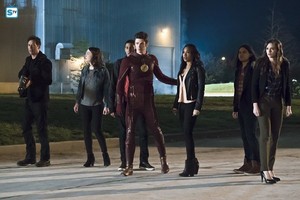 The Flash - Episode 2.23 - The Race of His Life (Season Finale) - Promo Pics