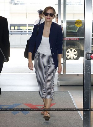  Emma Watson departing JFK airport [May 30, 2013] 