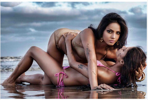  Hot sexy girls on beach, pwani