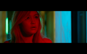  Gigi in Calvin Harris' How Deep Is Your 사랑 음악 Video