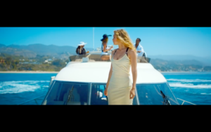  Gigi in Calvin Harris' How Deep Is Your amor música Video
