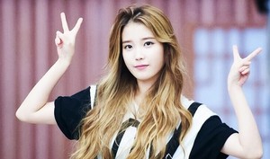  IU（アイユー） With Blonde Hair