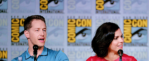  Lana and Josh at 2016 OUAT Comic Con panel