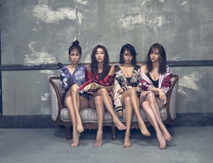  SISTAR thank प्रशंसकों for their successful comeback with a bonus pictorial!