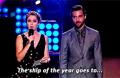 Stephen Amell receives the MTV Ship of the Year 