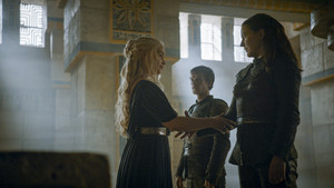  Theon and Asha/Yara Greyjoy with Daenerys Targaryen in 'Battle of the Bastards'