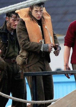  Harry Styles on the set of Dunkirk