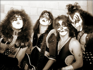  吻乐队（Kiss） ~Nashville, Tennessee…October 30, 1975