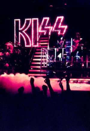  吻乐队（Kiss） ~Ottawa, Ontario, Canada….July 14, 1977
