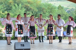  Romanian traditional dress port popular romanesc