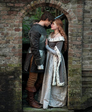  The White 퀸 Stills - Elizabeth and Edward IV