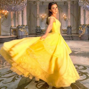  Beauty and the Beast चित्रो from EW