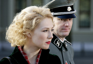  Carice van Houten as Ellis de Vries