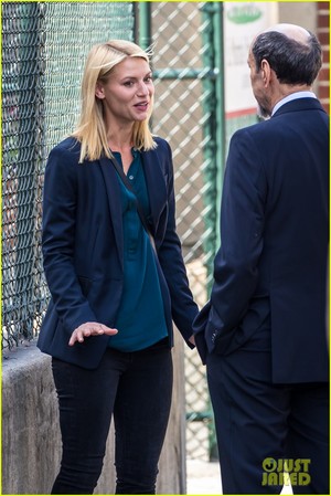  Claire Danes Shoots 'Homeland' Scenes With Her New On-Screen Daughter