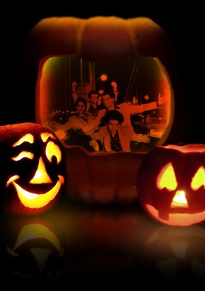  Happy Halloween door SNF cast