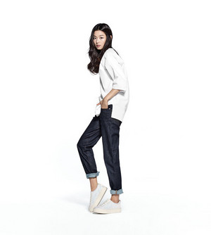 JUN JI HYUN IS NEW Muse FOR SUE COMMA BONNIE SNEAKERS