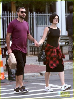  Jaimie Alexander Holds Hands with New Boyfriend Airon Armstrong!