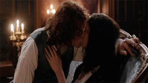  Jamie and Claire kiss- Season 2
