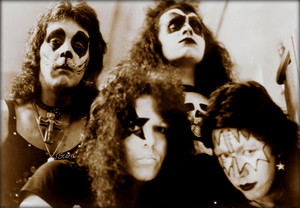  吻乐队（Kiss） ~Amityville, New York…August 17, 1973