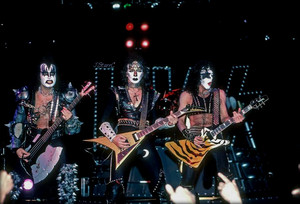  吻乐队（Kiss） ~Laguna Hills, California…March 26, 1983