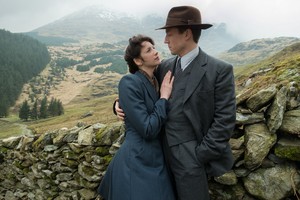  Outlander Claire and Frank Randall Season 1 Official Picture