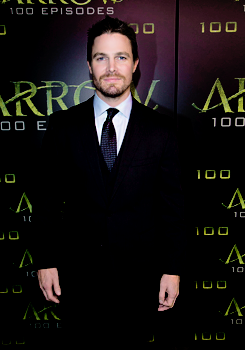  Stephen and Emily on the green carpet for the celebration of the 100th Episode of CW’s ‘Arrow’