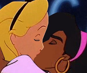 esmeralda and alice kiss 3