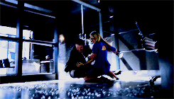  olicity + oliver protecting/shielding felicity with his body.